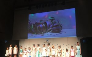 La Obra Social la Caixa ha celebrado hoy un desfile de moda infantil en Caixaforum Madrid con ropa diseñada por un grupo de madres de La Cañada Real.