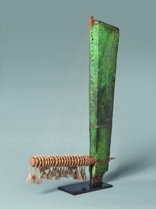 Arpa triangular de la exposición Músicas de la Antigüedad en CaixaForum Madrid.