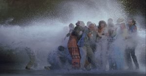 Bill Viola (Nueva York, 1951). The Raft, mayo de 2004. Videoproyección: color, HD. 10 min 33 s. Colección del artista