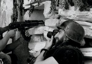 Manu Bravo, corresponsal de guerra que retrata en esta ocasión la batalla contra el cáncer de mama