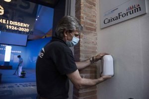 Reapertura de puertas en los centros la Caixa