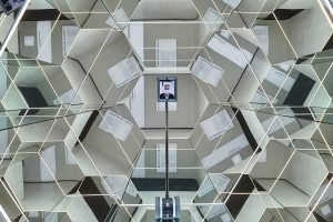 Fundación la Caixa incorpora un robot para visitas telepresenciales