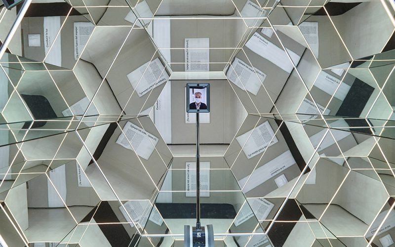 Fundación la Caixa incorpora un robot para visitas telepresenciales