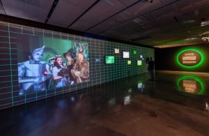 La exposición Color. El conocimiento de lo invisible va acompañada de talleres gratuitos para público escolar y para familias.