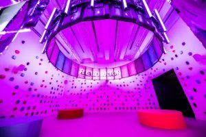 La Fundación la Caixa ofrece hasta el próximo 31 de octubre en su centro cultural en Madrid la exposición Homo ludens. Videojuegos para entender el presente