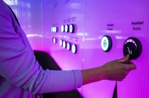 Homo Ludens ofrece un recorrido interactivo e innovador, en el cual el espectador es el protagonista de una experiencia gamificada y participativa.