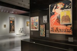 Carteles de la vida moderna. Los orígenes del arte publicitario en CaixaForum Sevilla.