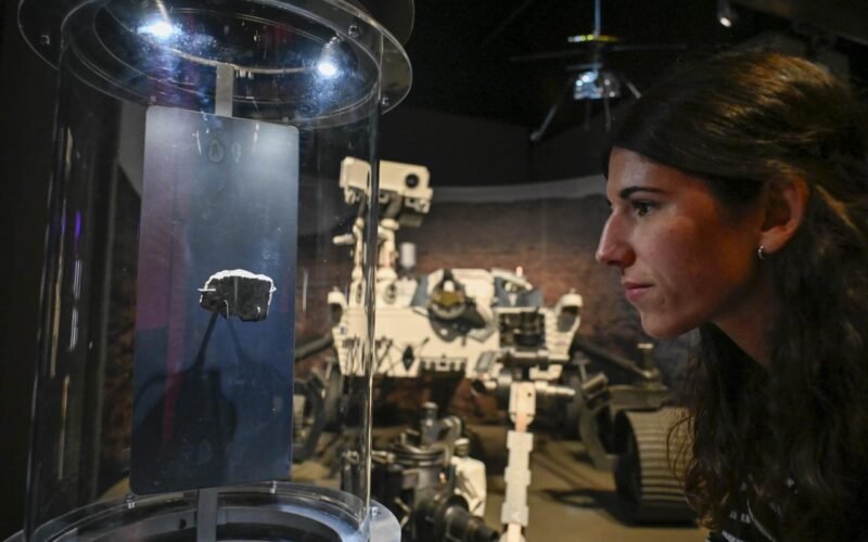 CosmoCaixa Barcelona presenta ‘Extraterrestres. ¿Hay vida fuera de la Tierra?’ hasta agosto de 2026