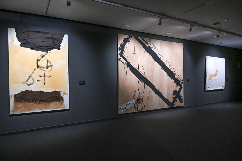 Los muros finales de Tàpies